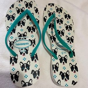 Havaiana’s Slims, French Bulldog. Size 9/10
